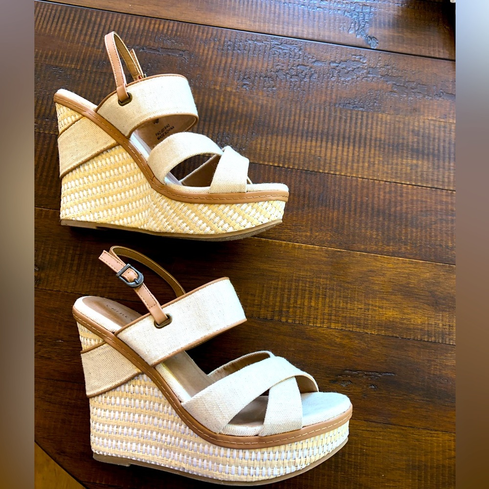 Chinese Laundry Tan Wedges